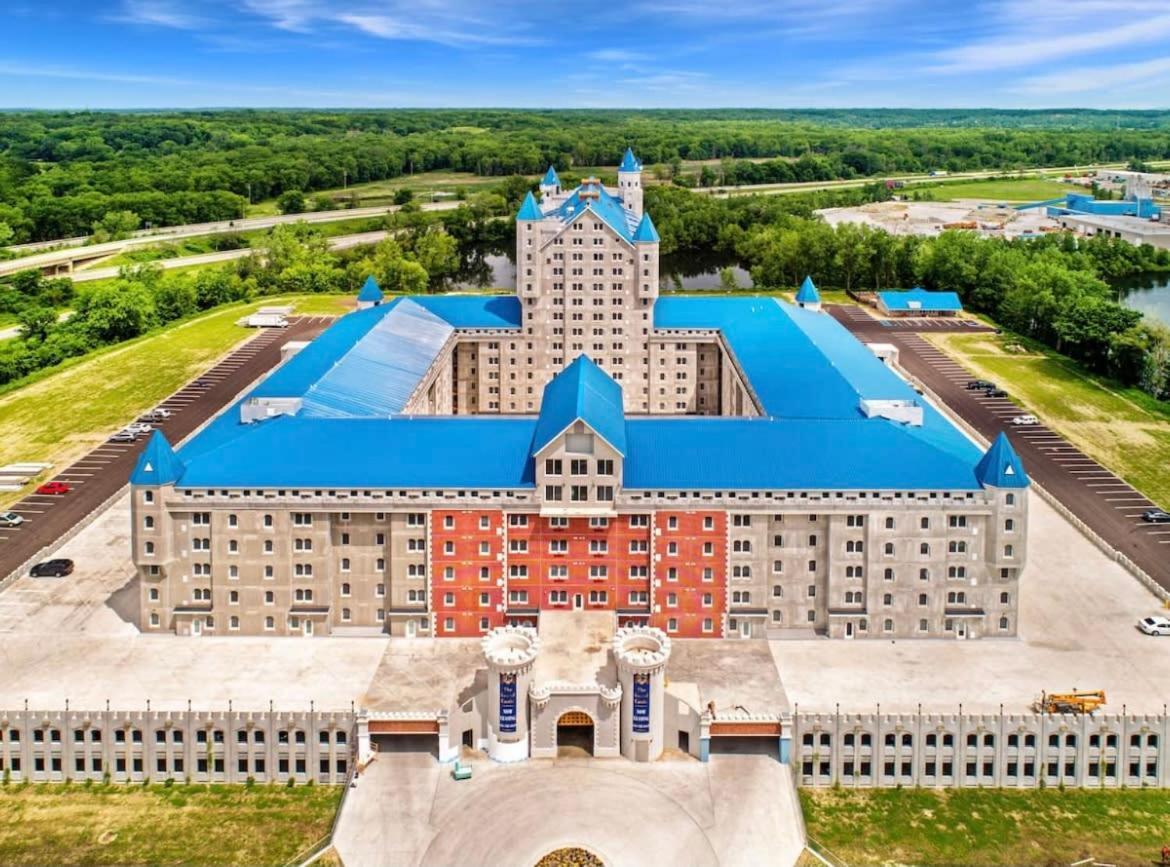 3Br Luxury Suite With Parking At The Grand Castle Grandville Exterior foto